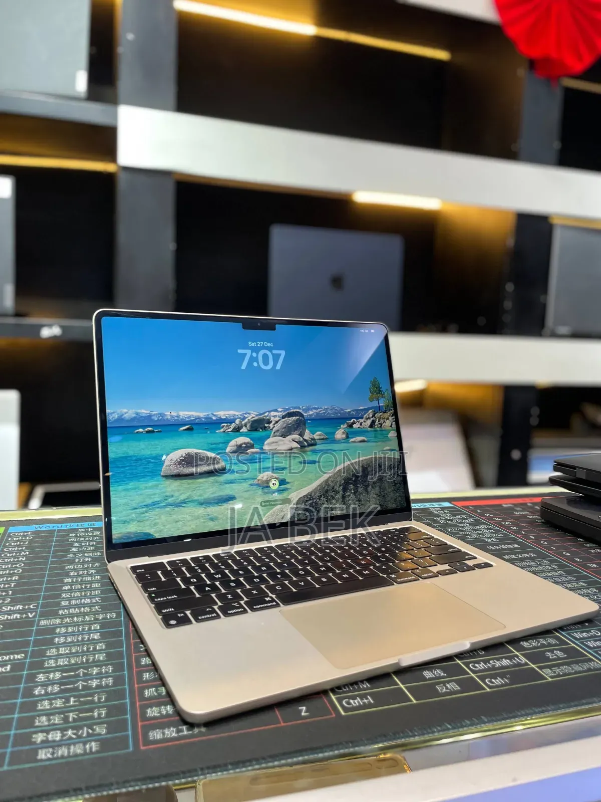 New Laptop Apple MacBook Air 2022 M2 16GB Apple M2 SSD 256GB