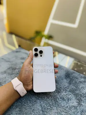 Photo - Apple iPhone 16 Pro Max 256 GB Gold