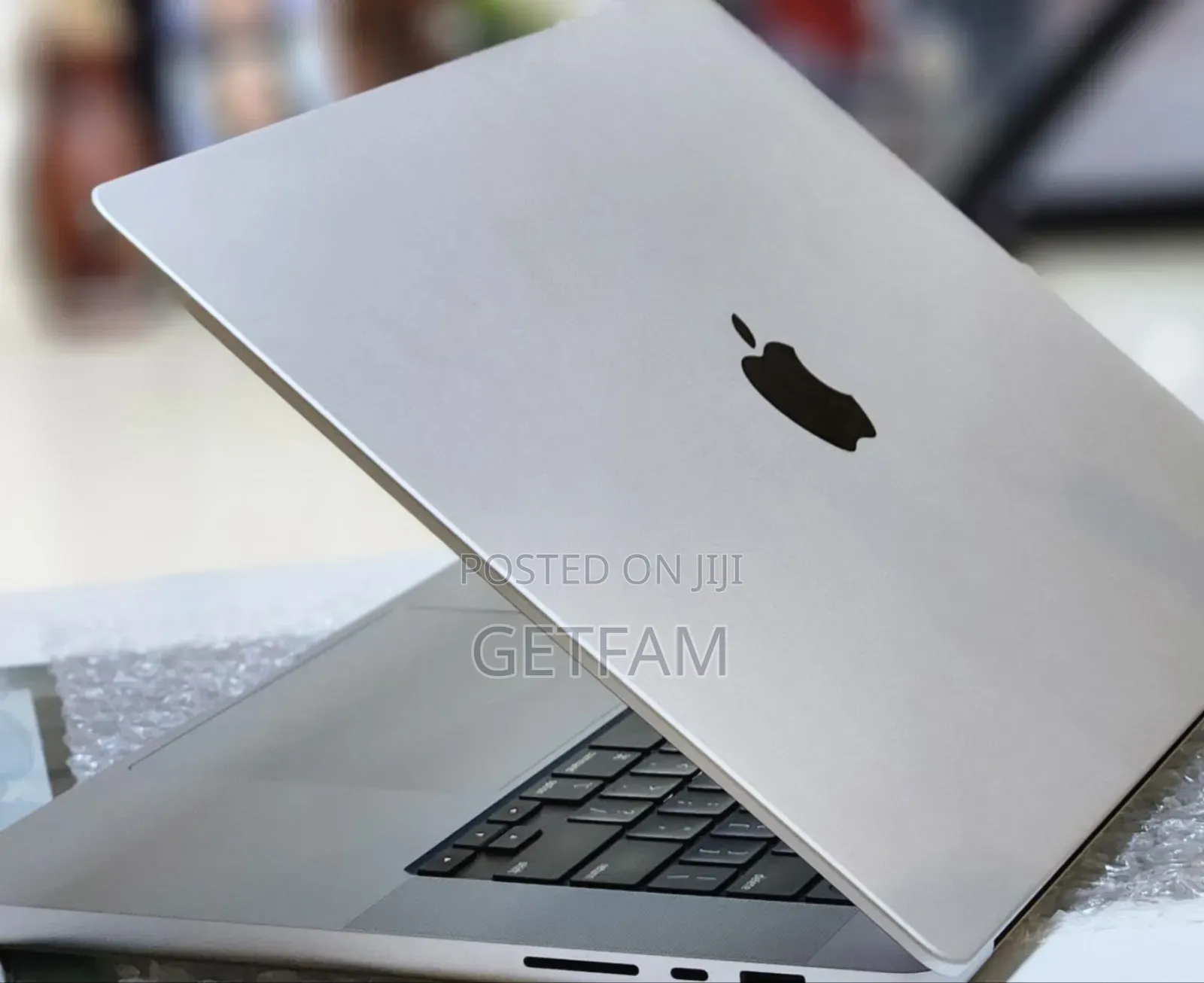 New Laptop Apple MacBook Pro M1 32GB Apple M1 SSD 32GB