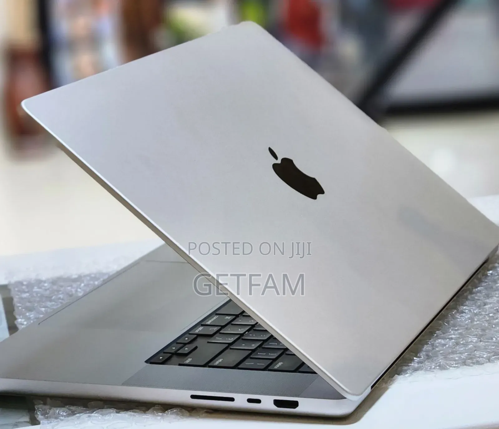 New Laptop Apple MacBook Pro M1 32GB Apple M1 SSD 32GB