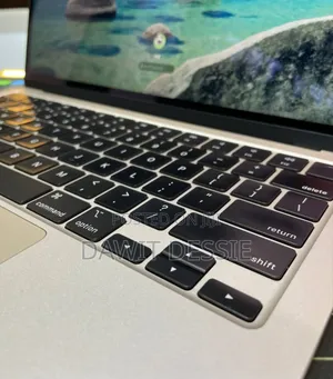 New Laptop Apple MacBook Air 2022 M2 16GB Apple M2 SSD 256GB