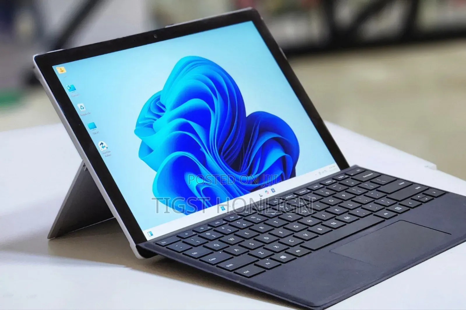 New Laptop Microsoft Surface 8GB Intel Core I7 SSD 256GB