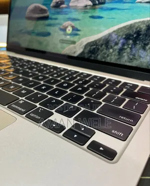 New Laptop Apple MacBook Air 2022 M2 16GB Apple M2 SSD 256GB