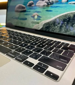 New Laptop Apple MacBook Air 2022 M2 16GB Intel Core I5 SSD 256GB