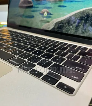 New Laptop Apple MacBook Air 2022 M2 16GB Apple M2 SSD 256GB