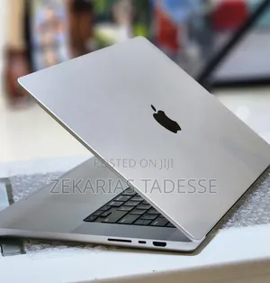 New Laptop Apple MacBook Pro M1 32GB Apple M1 Pro SSD 512GB