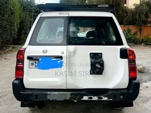 Nissan Patrol 4.8 2011 White