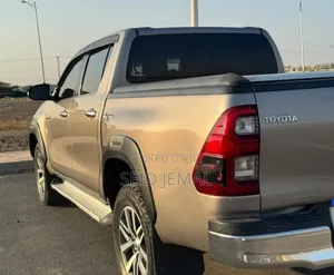 Toyota Hilux 2018 Gray