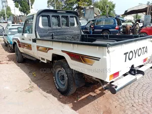 Toyota Land Cruiser 2012 White