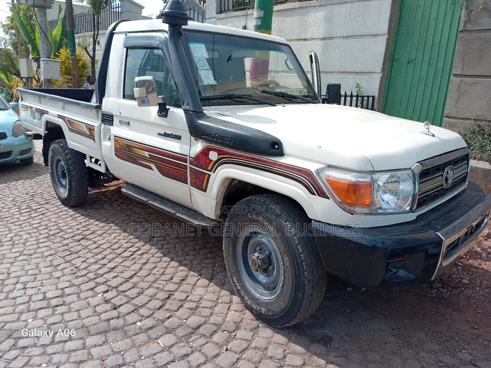 Toyota Land Cruiser 2012 White