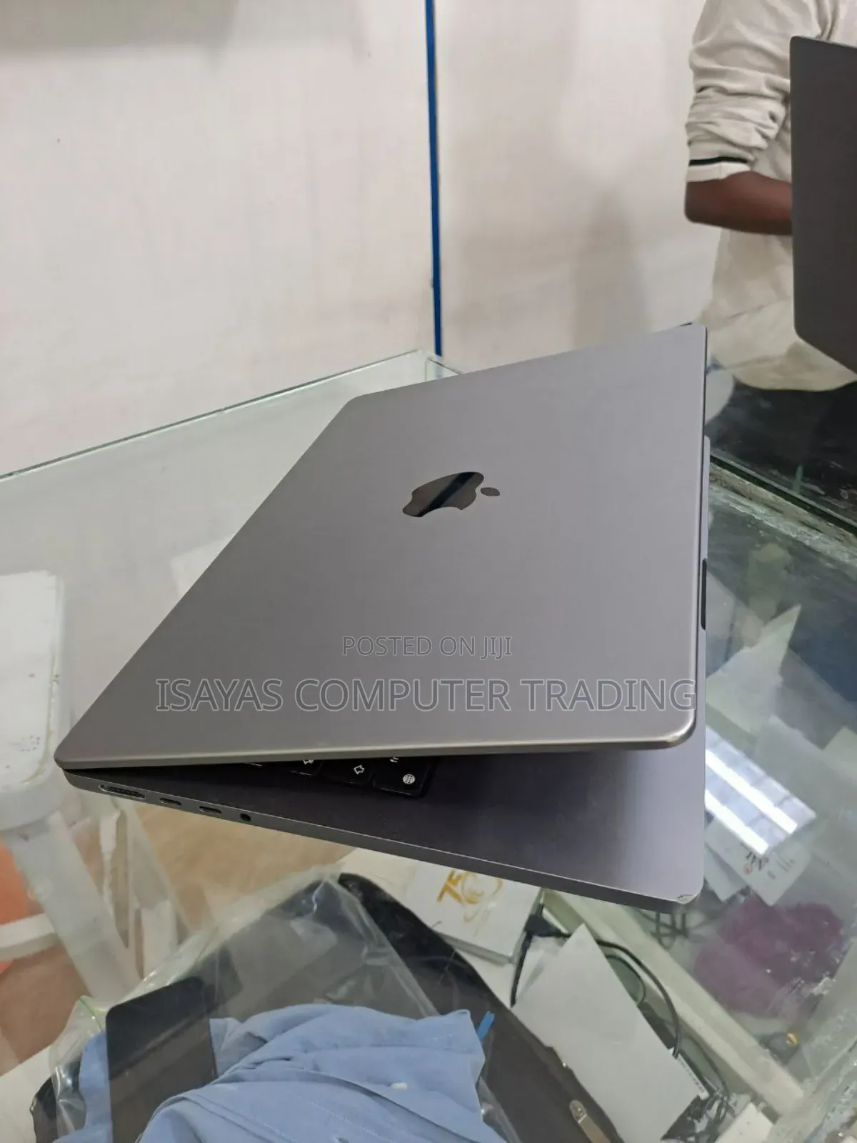 New Laptop Apple MacBook Pro M1 16GB SSD 256GB