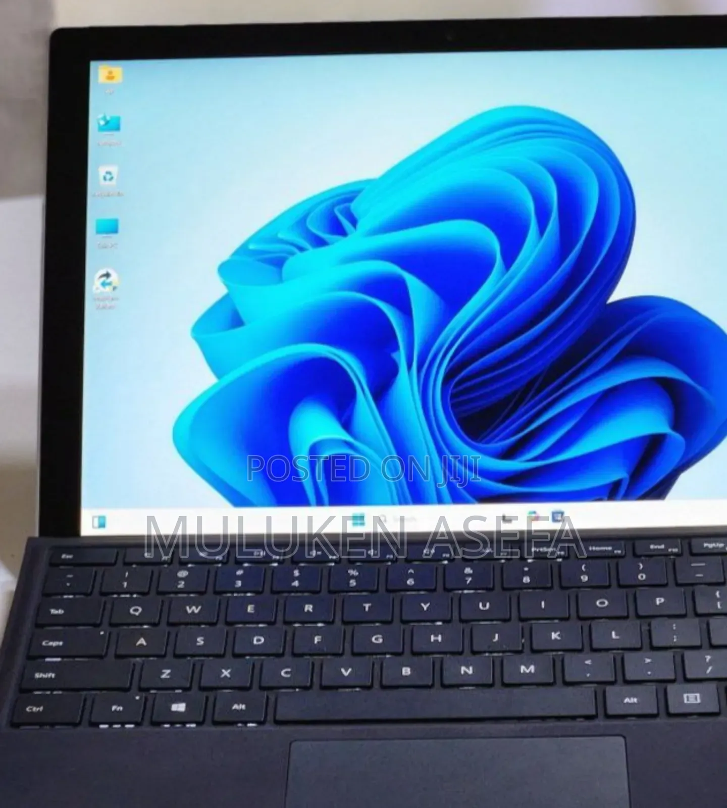 New Laptop Microsoft Surface 8GB Intel Core I7 SSD 256GB