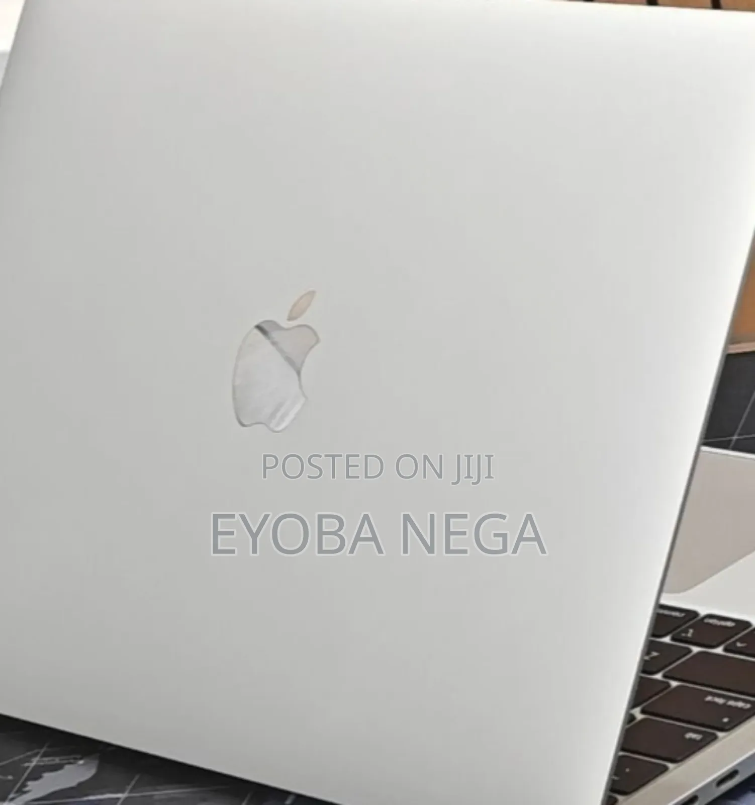 New Laptop Apple MacBook Pro 2022 M2 8GB Apple M2 SSD 256GB