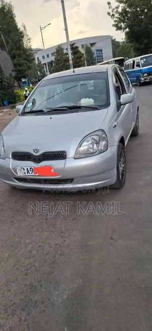 Photo - Toyota Vitz 2001 Silver