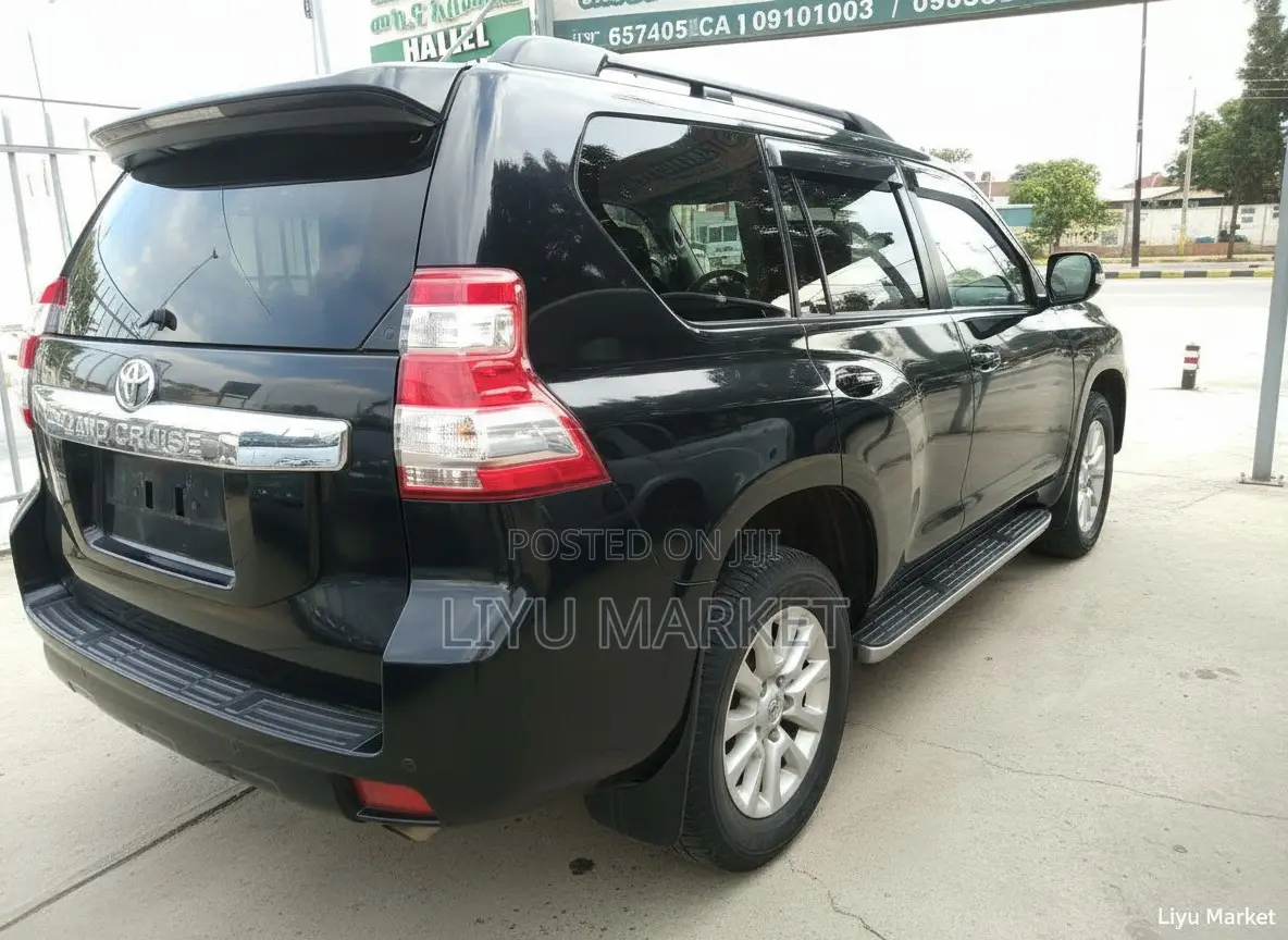 Toyota Land Cruiser 2013 Black
