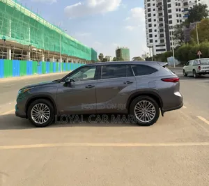 Toyota Highlander Hybrid 2021 Gray