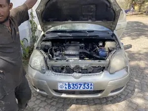Toyota Vitz 2002 Gray