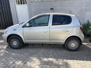 Toyota Vitz 2002 Gray