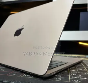 New Laptop Apple MacBook Air 2022 M2 8GB Apple M2 SSD 256GB