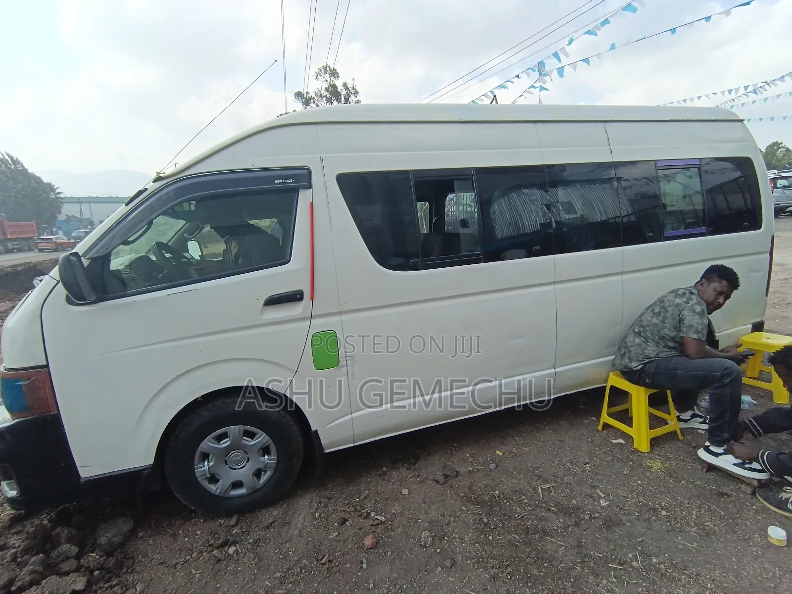 Toyota HiAce 2011 White