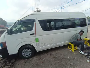 Toyota HiAce 2011 White