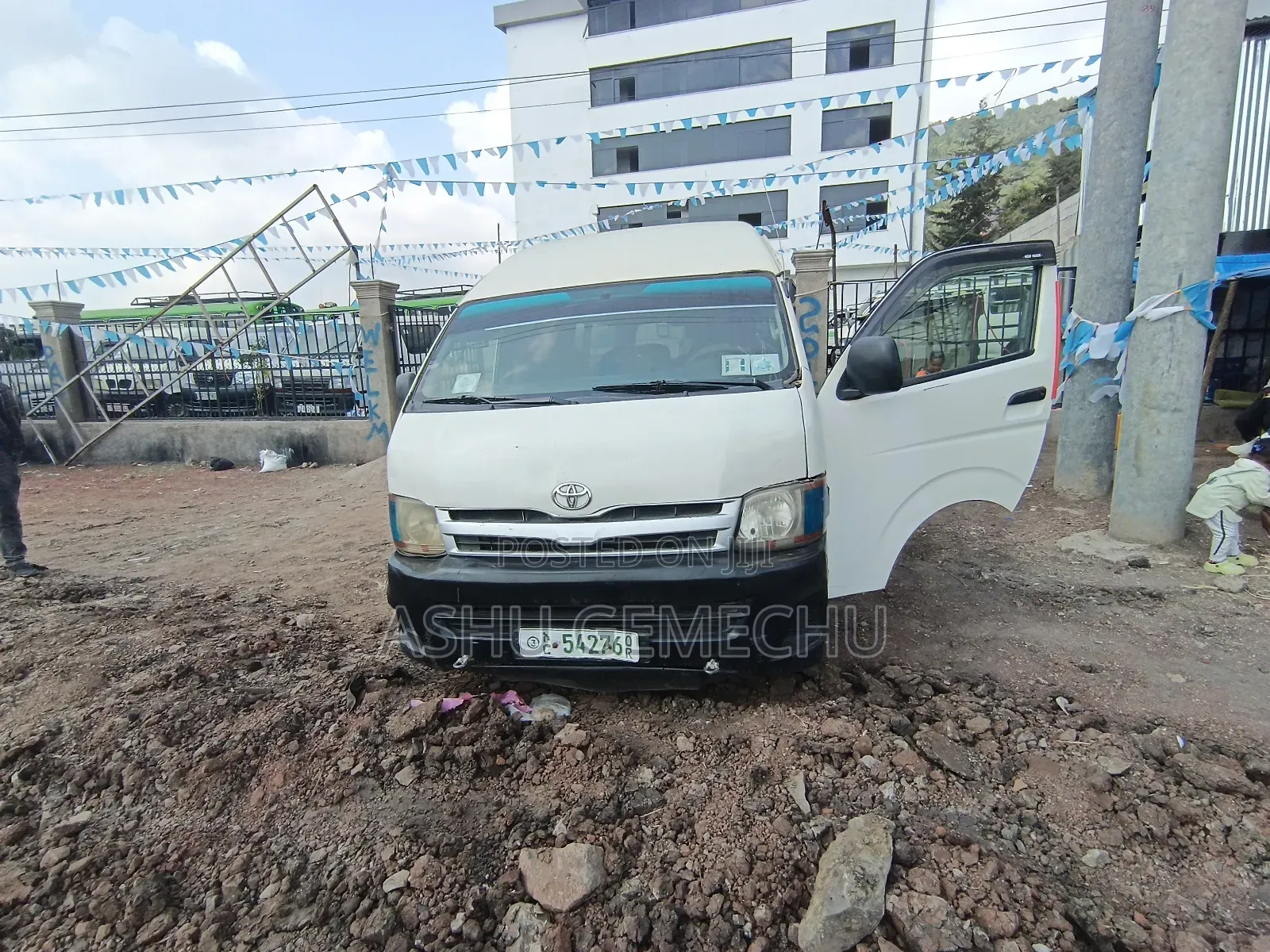 Toyota HiAce 2011 White