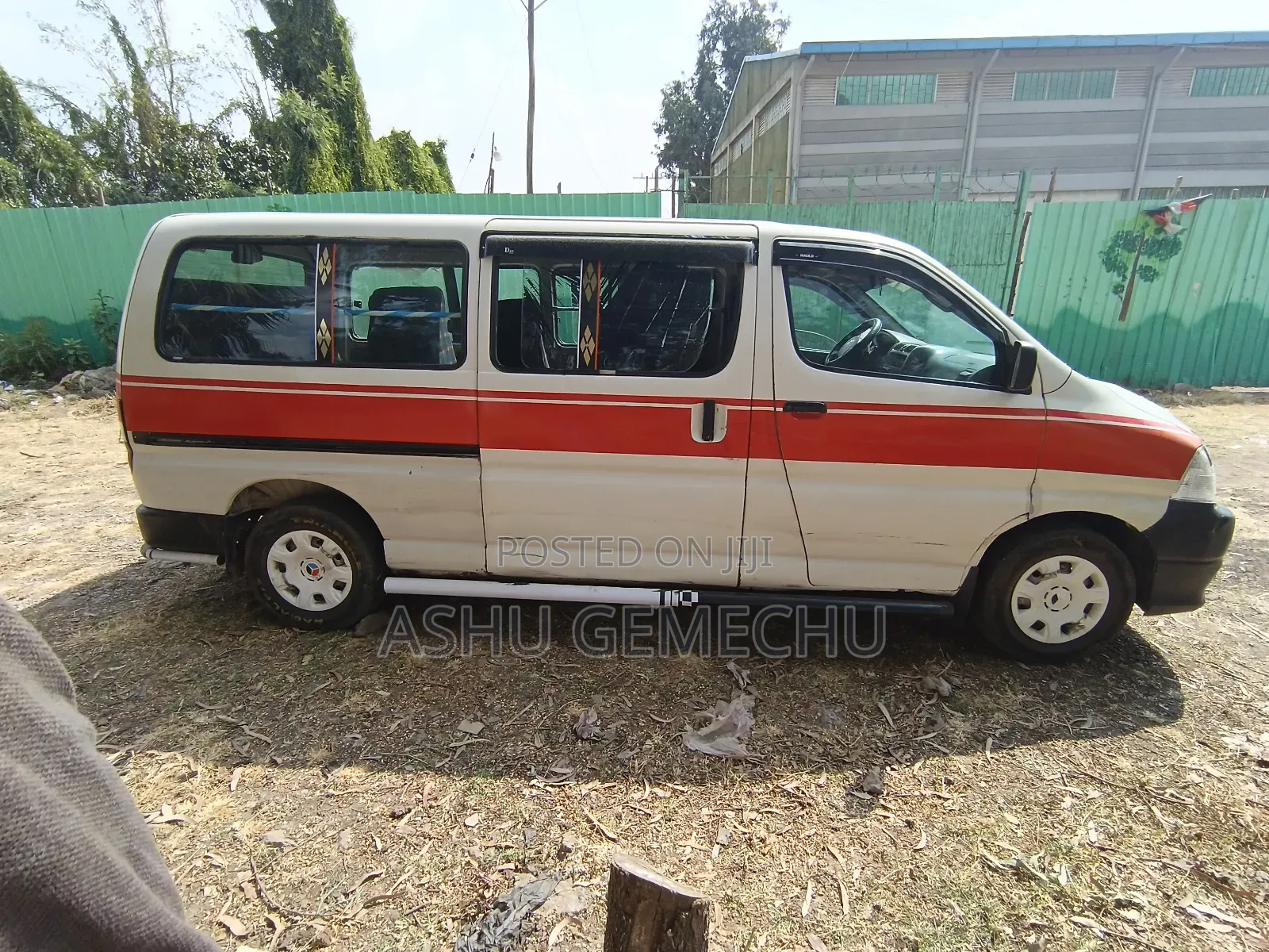 Toyota HiAce 2011 White