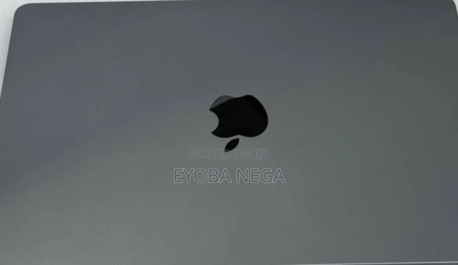 Laptop Apple MacBook Pro 2022 M2 8GB Apple M2 SSD 256GB