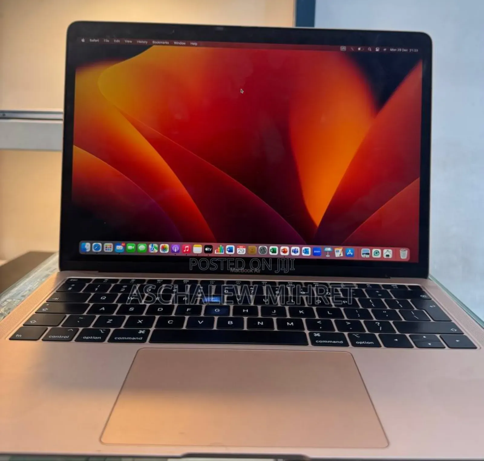New Laptop Apple MacBook Pro 2019 8GB Intel Core I5 SSD 256GB
