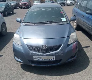 Photo - Toyota Belta 2006 Silver