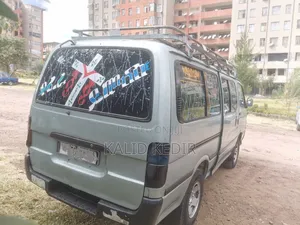 Toyota HiAce 1999 Silver