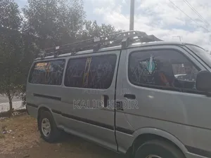 Toyota HiAce 1999 Silver