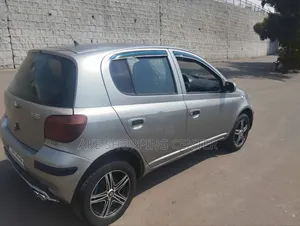 Photo - Toyota Vitz 2005 Silver