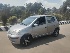 Toyota Vitz 2005 Silver