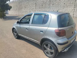 Toyota Vitz 2005 Silver