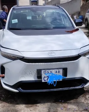 Toyota bZ4X Limited 2024 White