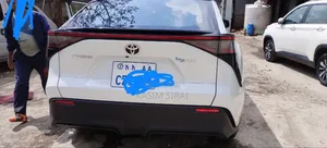 Toyota bZ4X Limited 2024 White