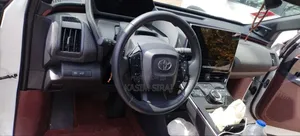 Toyota bZ4X Limited 2024 White