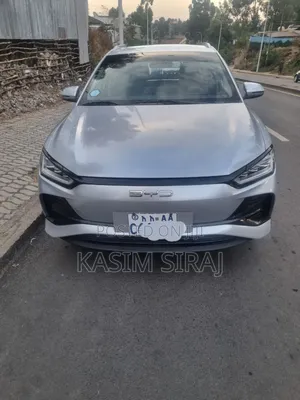 BYD E2 43 kWh 94 hp FWD 2024 Silver