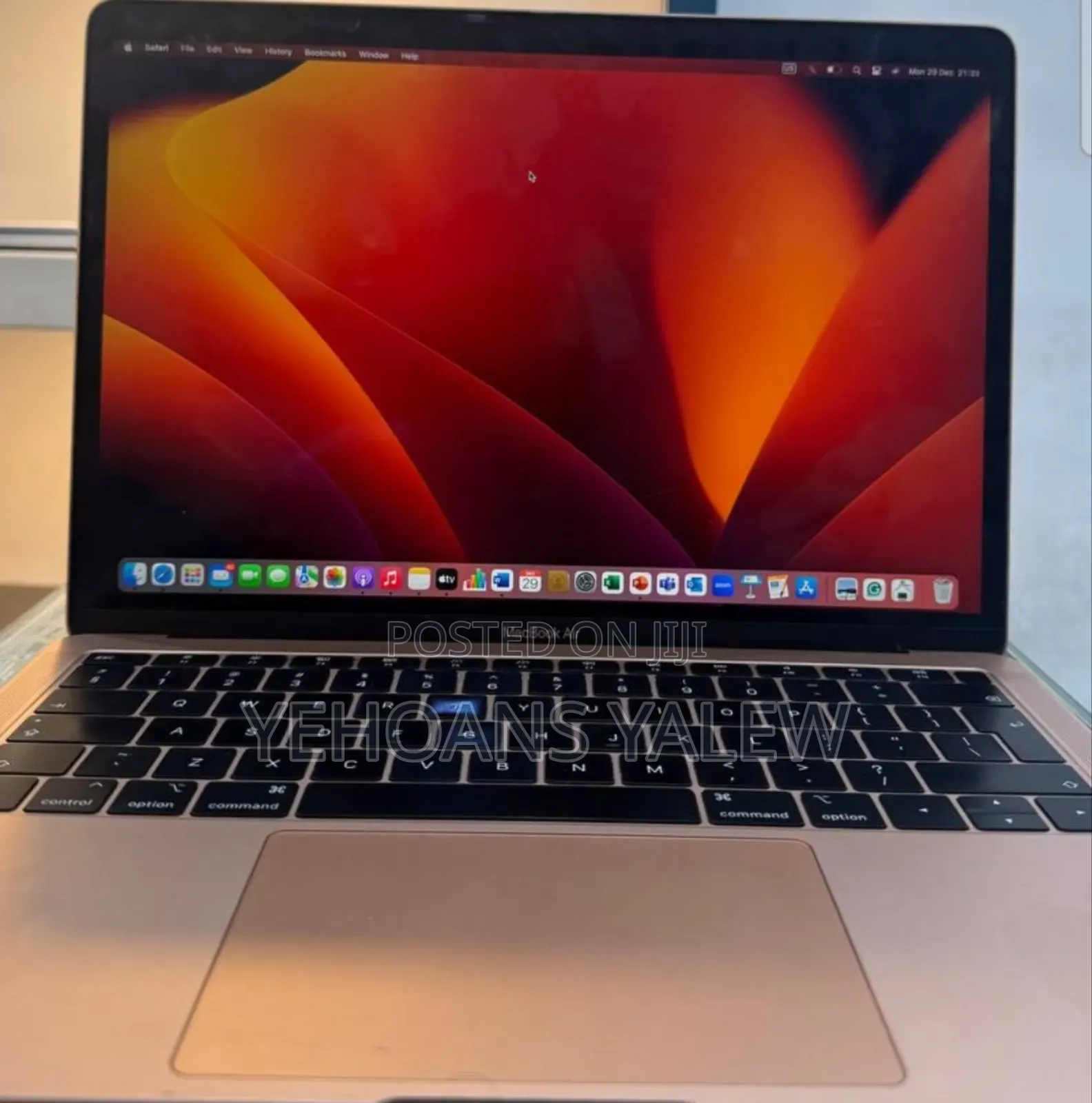 New Laptop Apple MacBook Pro 2019 8GB Intel Core i5 SSD 256GB