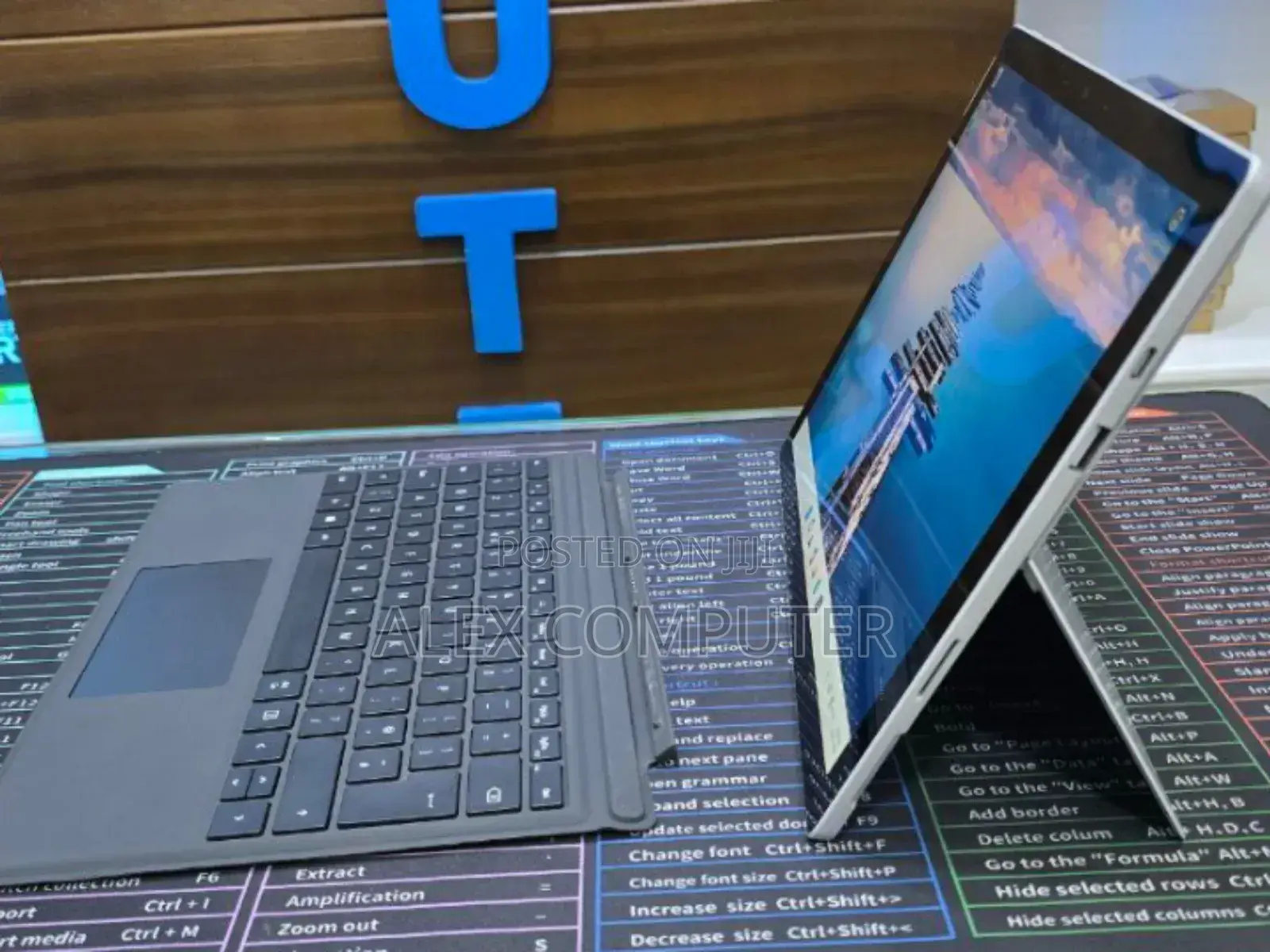 New Laptop Microsoft Surface Pro 7 8GB Intel Core i5 SSD 256GB