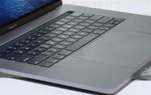 Photo - New Laptop Apple MacBook Pro 2017 16GB Intel Core I7 SSD 512GB