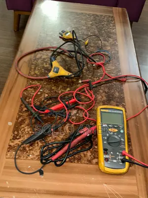 Fluke 1587 Fc Insulation Multimeter and Digital Multimeter