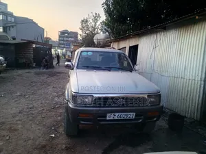 Photo - Toyota Hilux Surf 3.0DT 1997 Silver