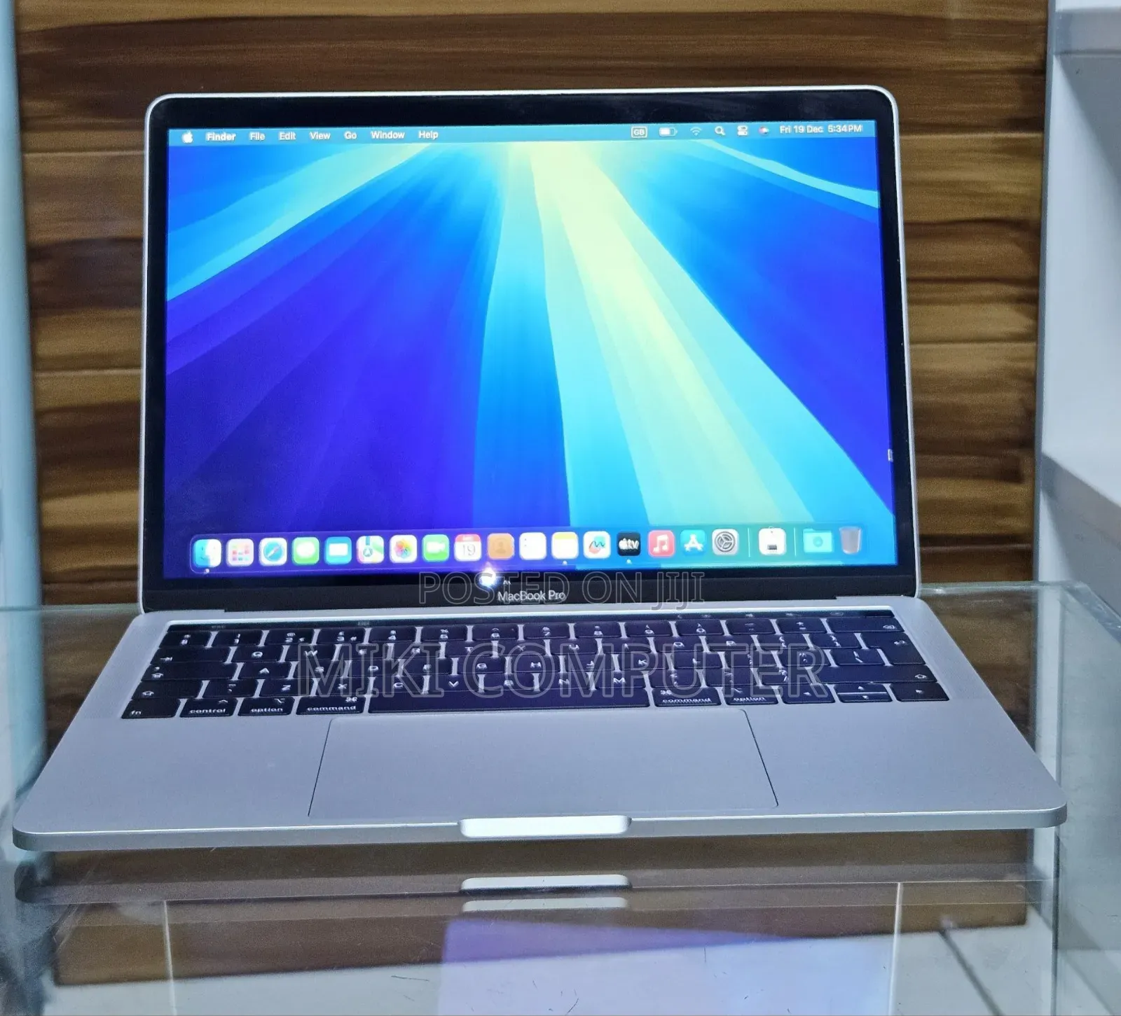 New Laptop Apple MacBook Pro 2019 8GB Intel Core I5 SSD 128GB