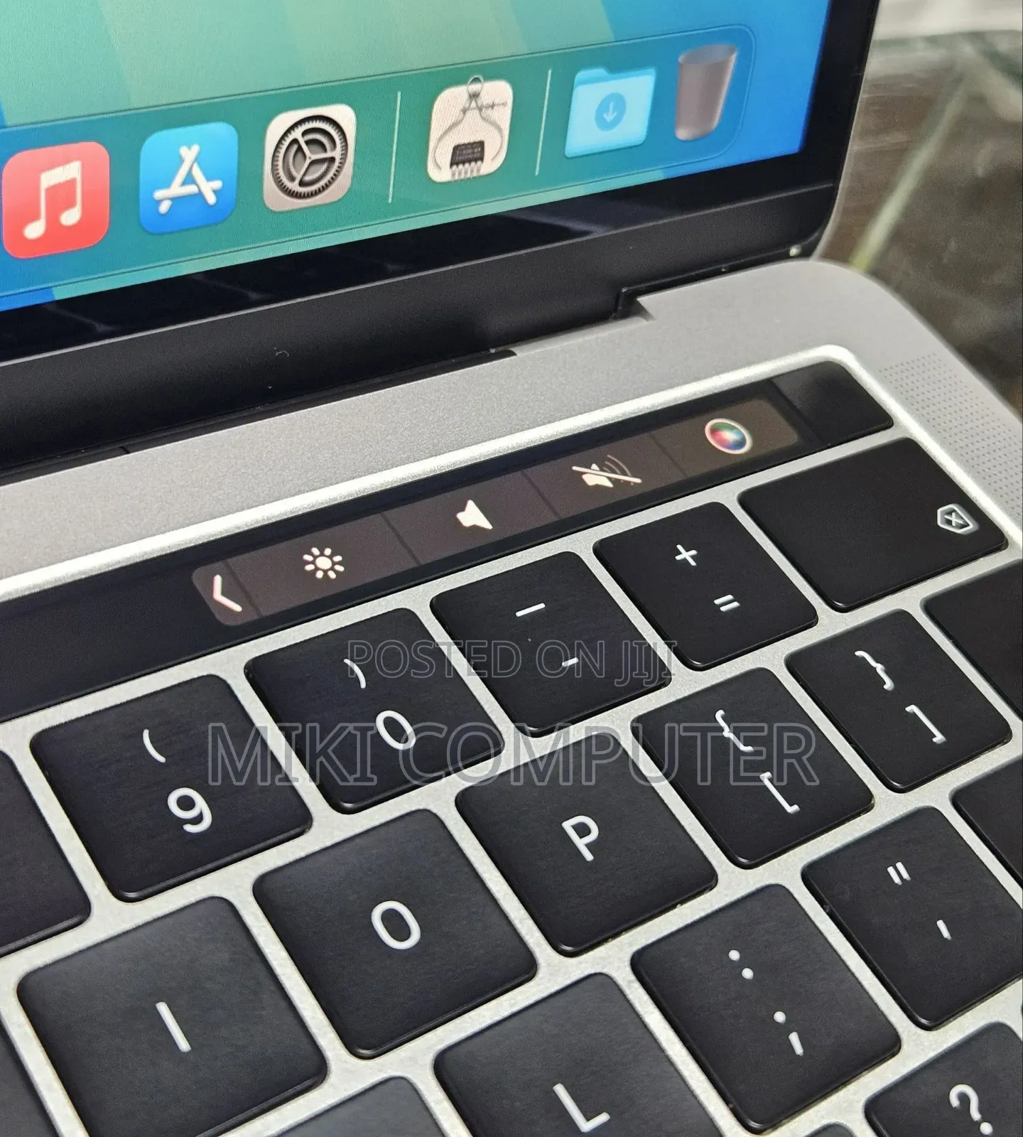 New Laptop Apple MacBook Pro 2019 8GB Intel Core I5 SSD 128GB