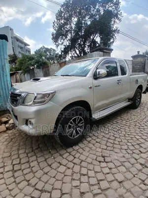 Toyota Hilux 2012 Gold