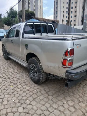 Toyota Hilux 2012 Gold
