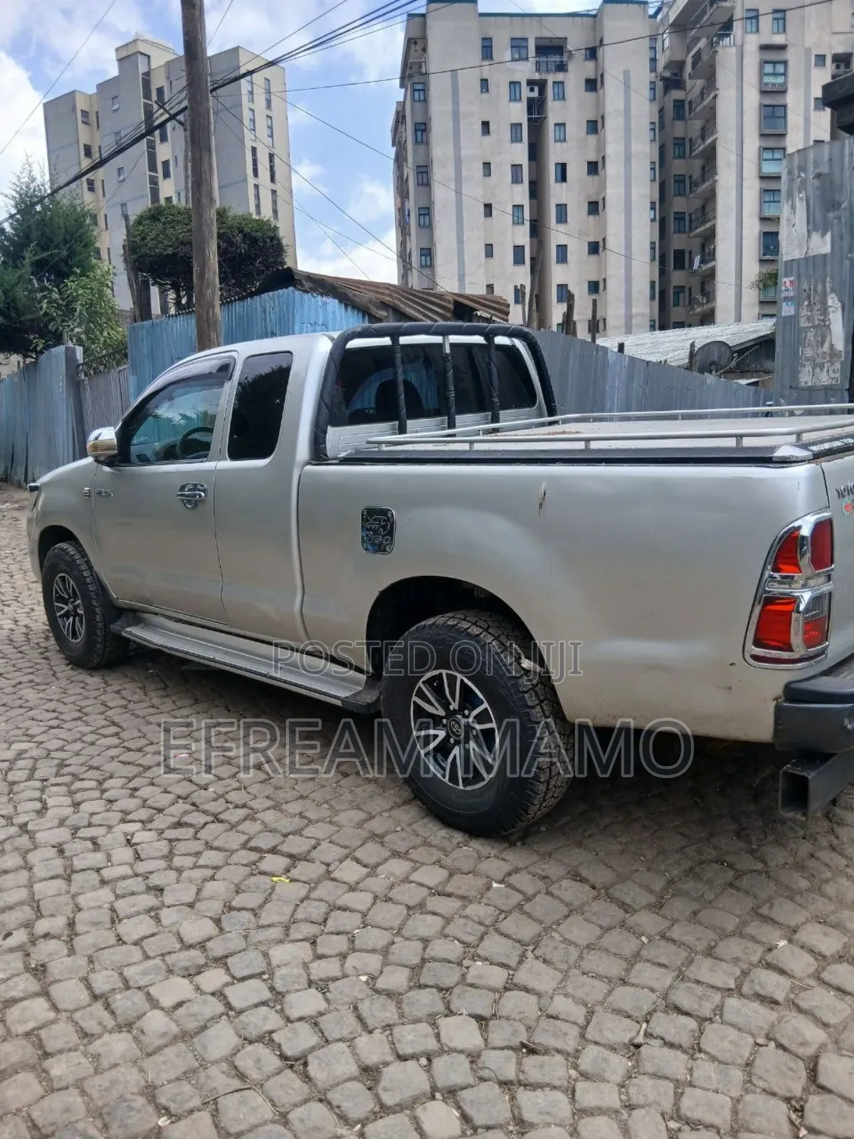 Toyota Hilux 2012 Gold