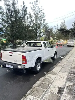 Toyota Hilux 2010 White